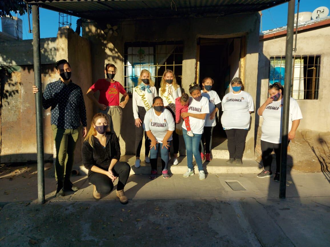 Reinas de mandato cumplido en comedores del departamento.