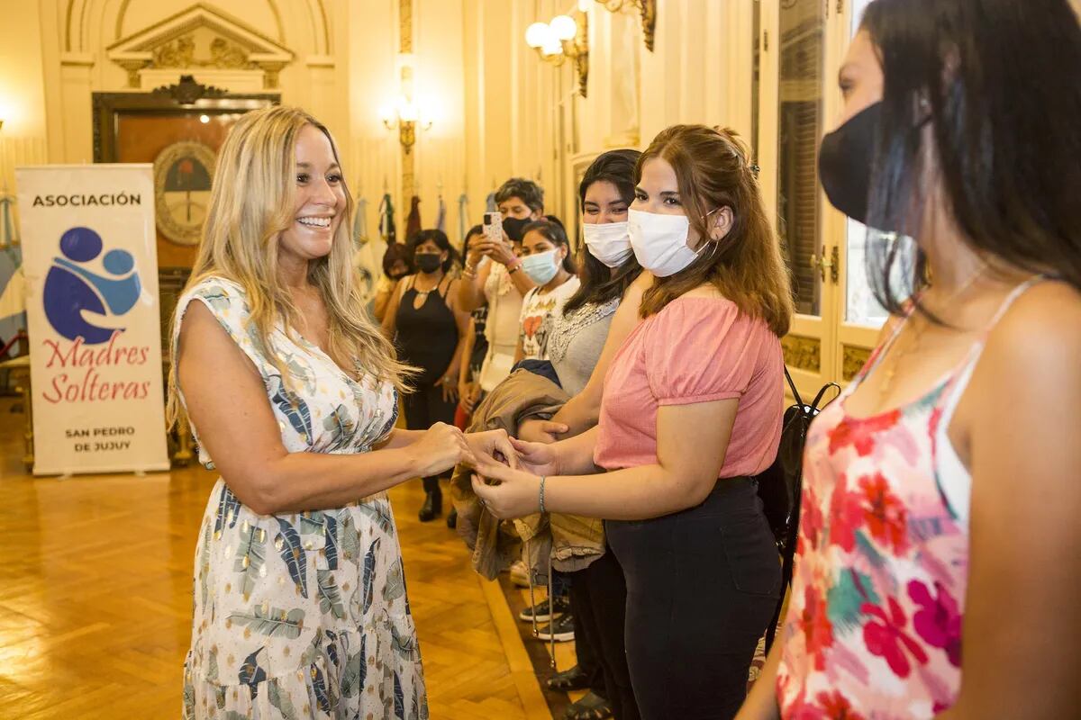 La primera dama Tulia Snopek recibió a las invitadas al acto conmemorativo del Día Internacional por los Derechos de la Mujer y la Paz Internacional, realizado en a Casa de Gobierno.