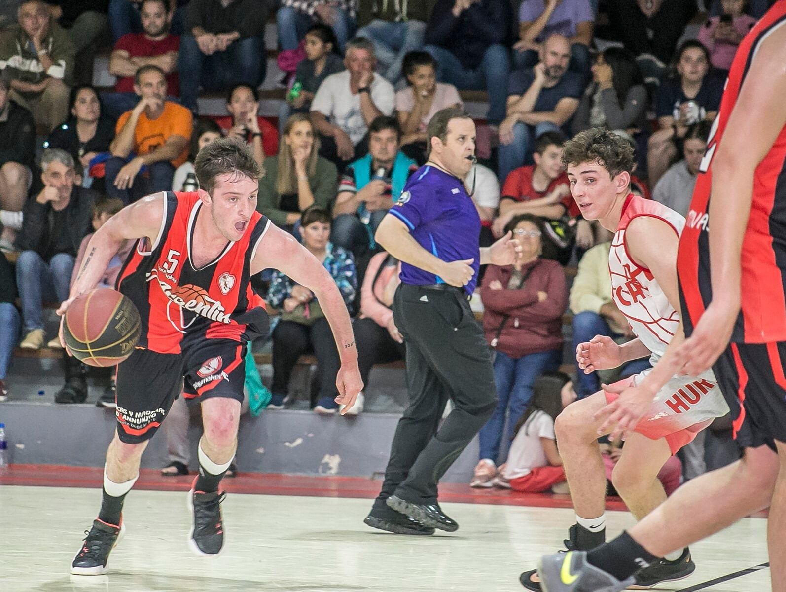 Oficial de Básquet de Tres Arroyos: Argentino finalista y Blanco y Negro estiró la serie FOTO: Zona Naranja TA