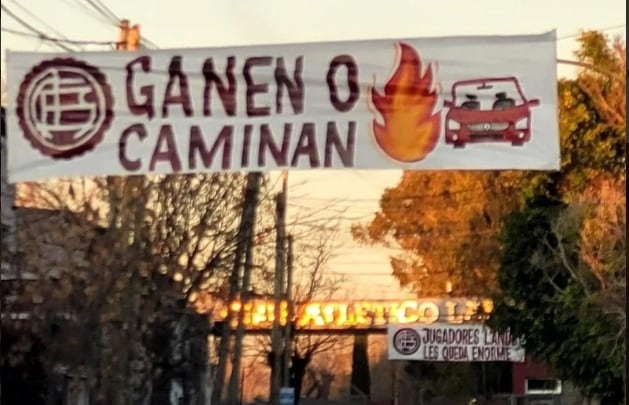 El pasacalles más violento en contra de los jugadores. 