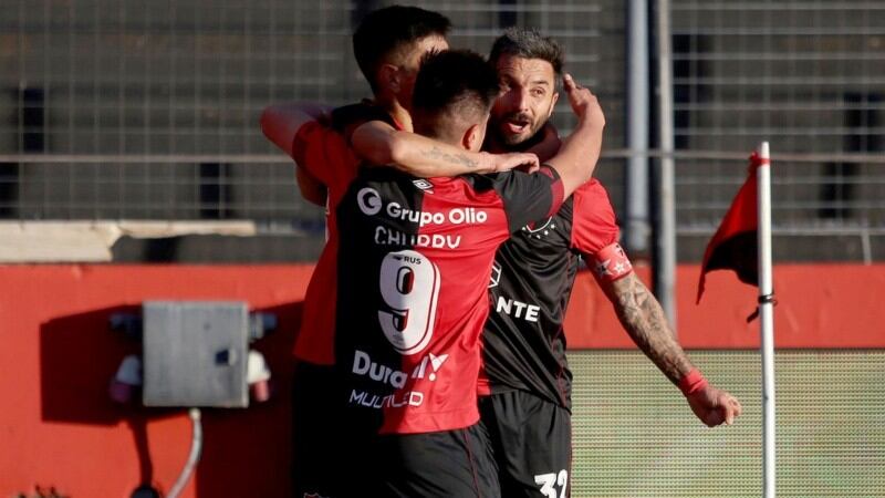 Scocco llegó a Newell's a los 14 años y se despide del fútbol con esta camiseta a los 36.