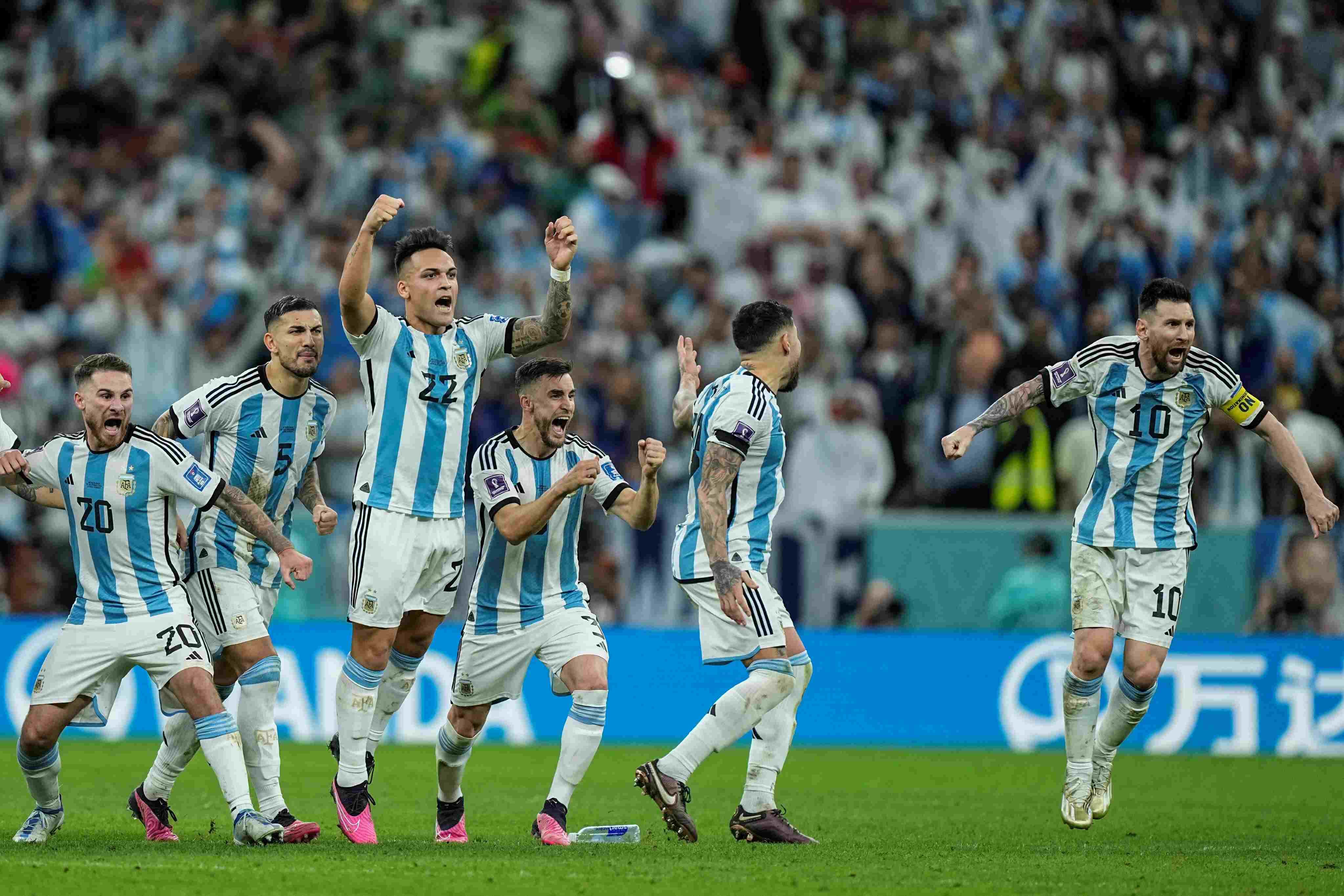 Argentina pasó a semifinales tras eliminar por penales a Países Bajos y se juega todo ante Croacia. Foto: AP.