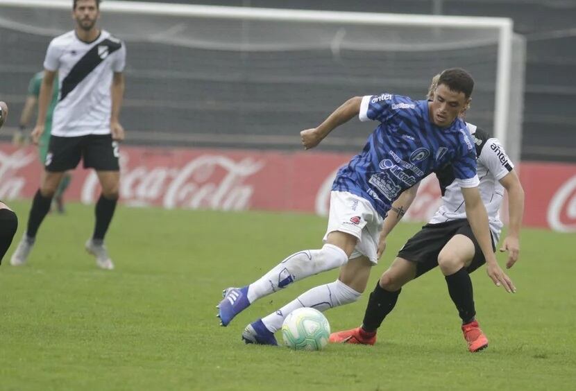 Juan de Dios Pintado, un jugador uruguayo que promete muy buen desempeño defendiendo los colores de Godoy Cruz.