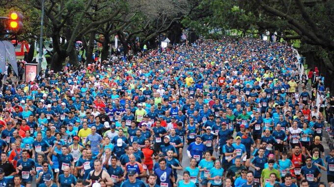 Participaron cerca de 13.000 corredores entre las dos competiciones.