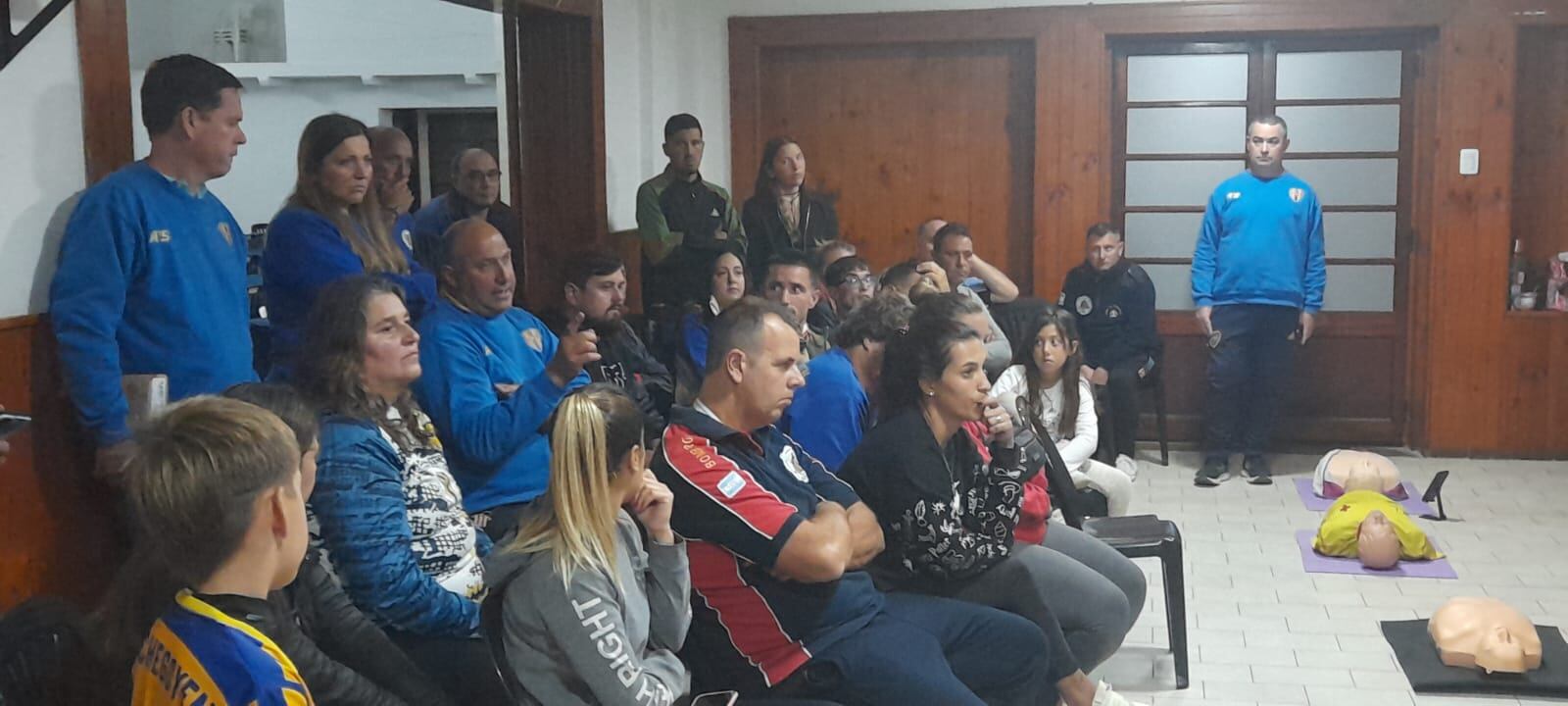 El Club Recreativo Echegoyen adquirió un Desfibrilador