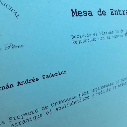 Autor del libro “La música de la brisa” insiste en la necesidad de implementar un programa municipal de alfabetización para adultos en Pérez