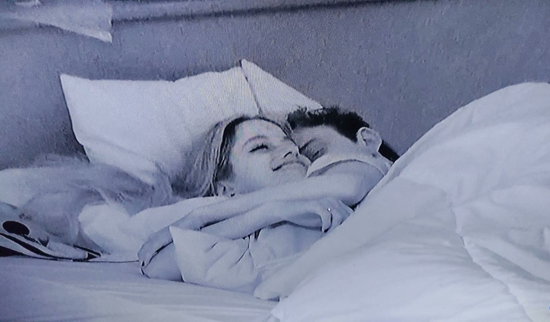 Denisse y Bautista de Gran Hermano 2024 cuando durmieron juntos.