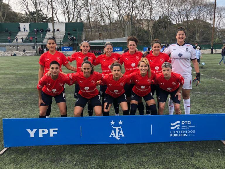 La joven integra el plantel profesional del Rojo, que arrancó el Torneo Apertura con dos victorias al hilo.