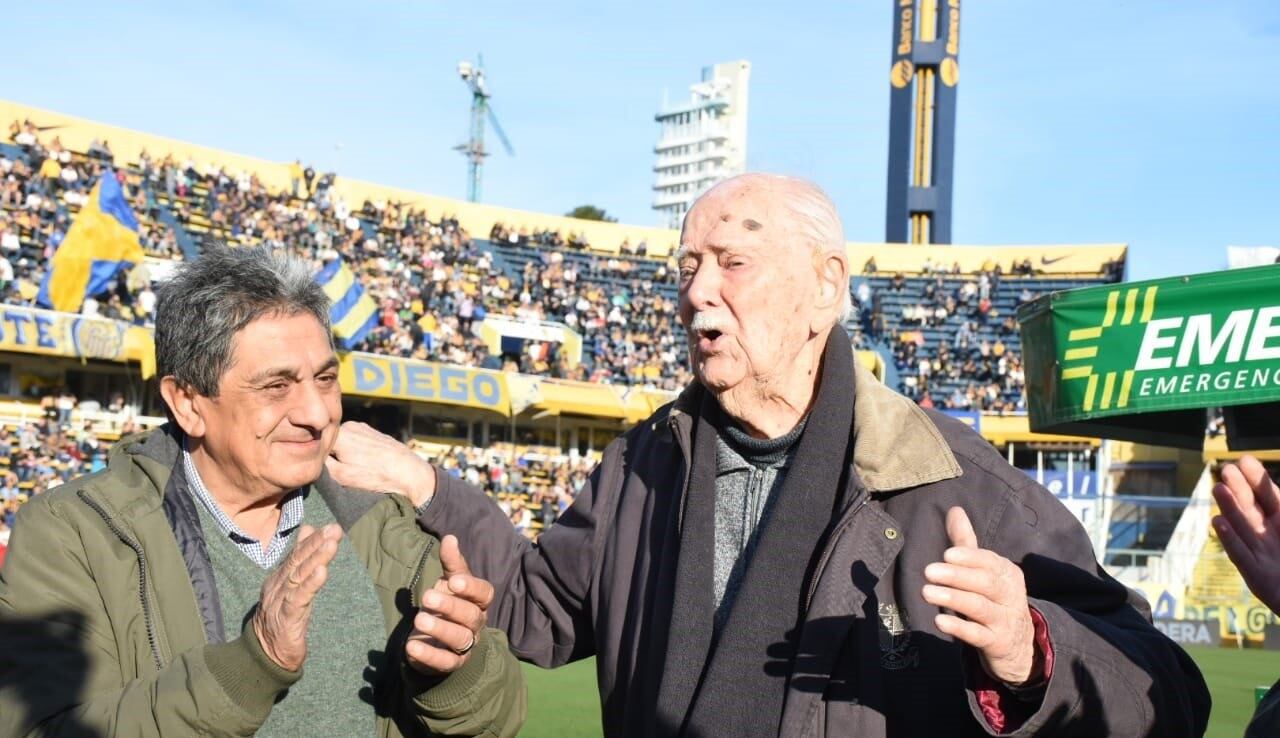 En 2018, el club organizó un acto en el Gigante de Arroyito para reconocer al vitalicio más longevo del fútbol argentino.