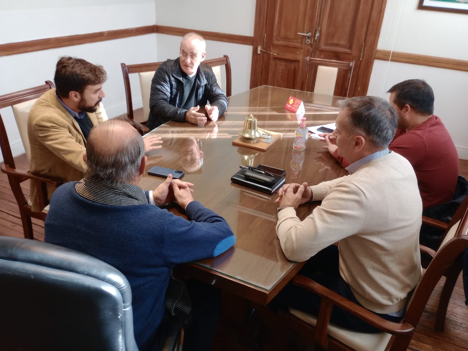 Tres Arroyos: Sánchez se reunió con integrantes de la Liga Regional de Fútbol