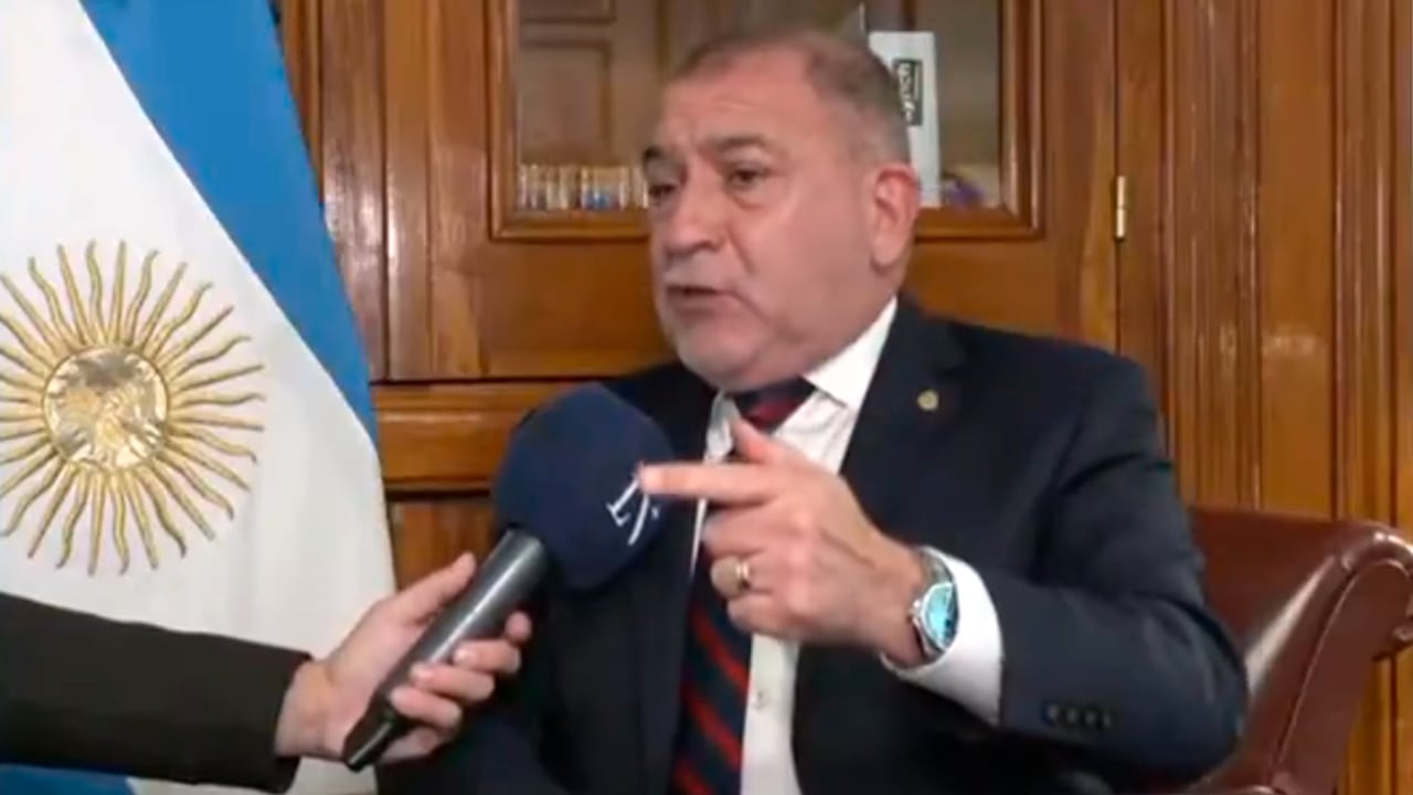 Luis Juez brindó una serie de entrevistas a varios medios televisivos, expresando su enojo, tras el aumento salarial a senadores. Captura: LN+