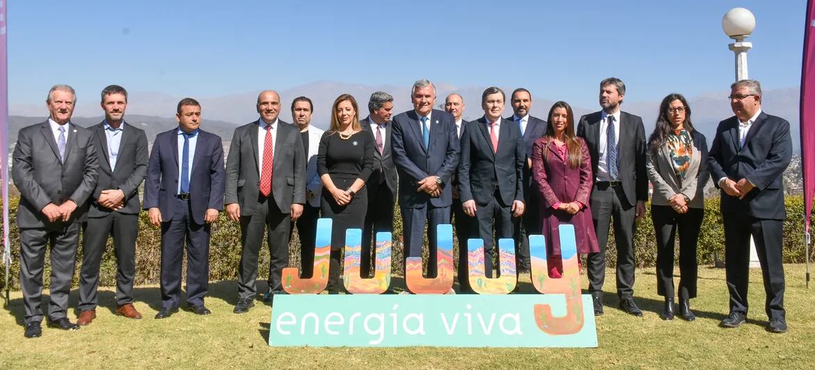 El jefe de Gabinete de Ministros nacional, Juan Manzur, y la secretaria de Energía de la Nación, Flavia Royón, tomaron parte también de la reunión de gobernadores celebrada en Jujuy.