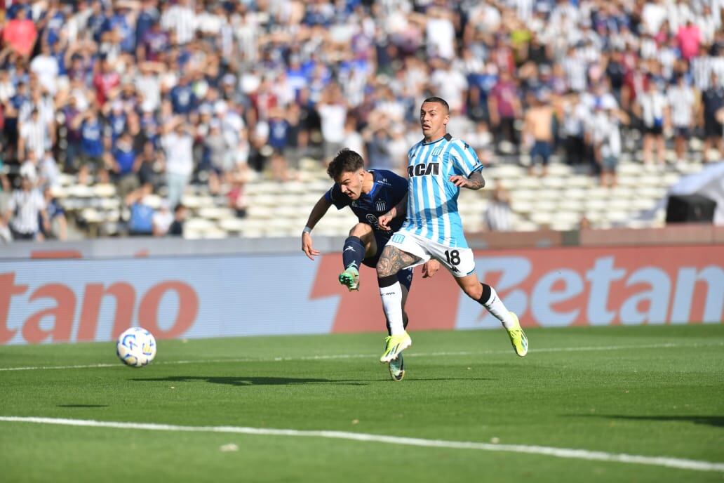 Valentín Depietri marcó un golazo de contragolpe para darle la ventaja a Talleres sobre Racing en el estadio Kempes, por la fecha 15 de la Liga Profesional. (Javier Ferreyra / La Voz)