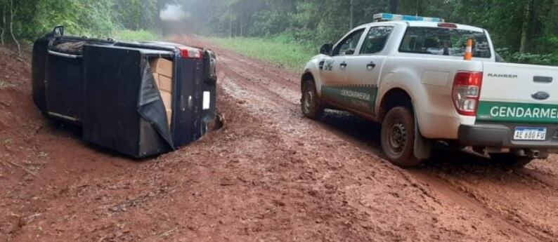 Incautan 15.000 paquetes de cigarrillos de contrabando en Jardín América.