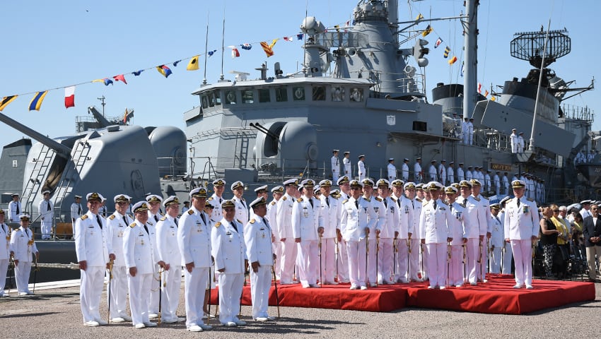 Puerto Belgrano: ceremonia de entrega de espadas a Suboficiales Segundos