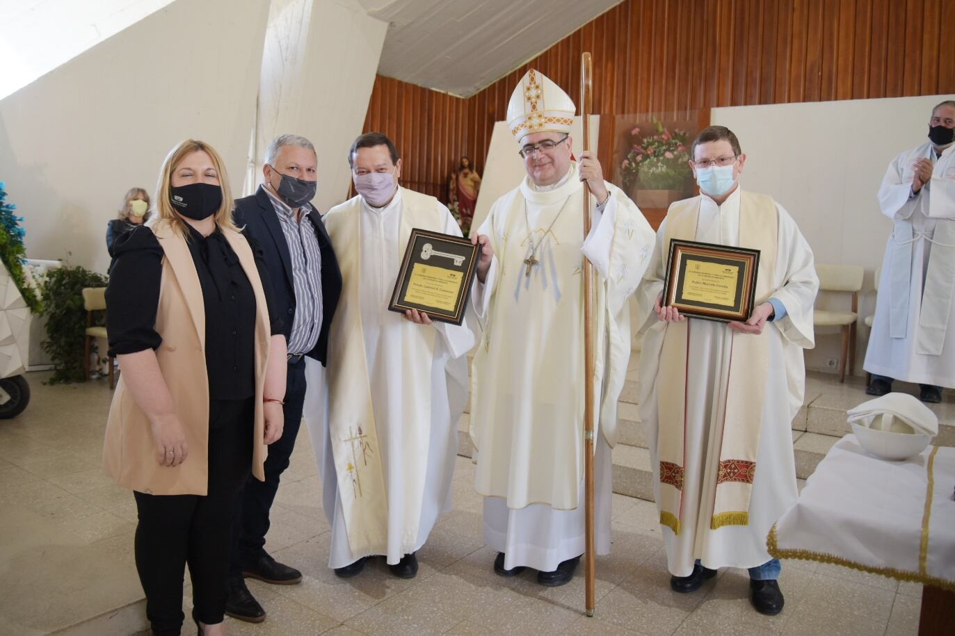 El padre Gabriel Camusso recibió la llave de la ciudad de Arroyito