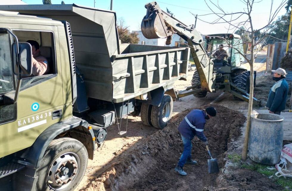 Maquinarias del Ejército Gualeguaychú trabajan en el mantenimiento vial de la ciudad