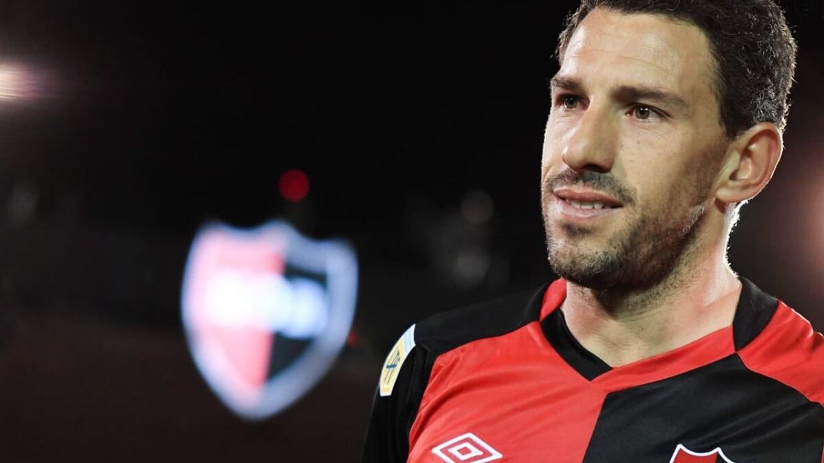 Maximiliano Rodríguez anunció su retiro del fútbol profesional