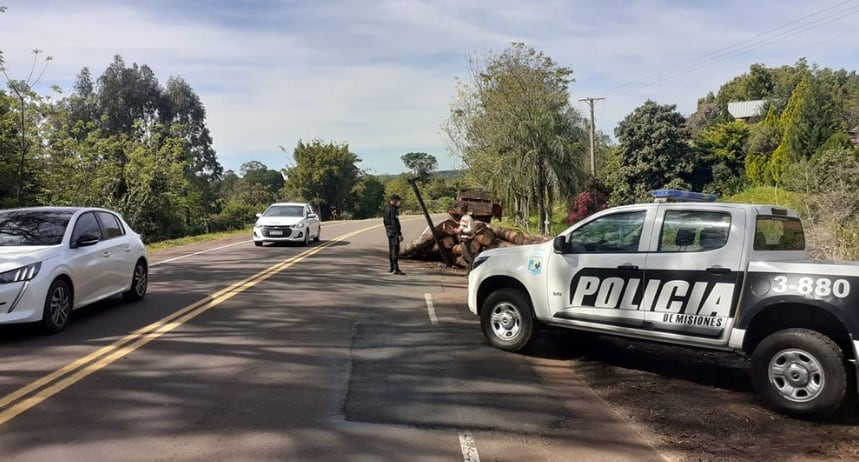 Accidente vial en Oberá dejó como saldo daños materiales.