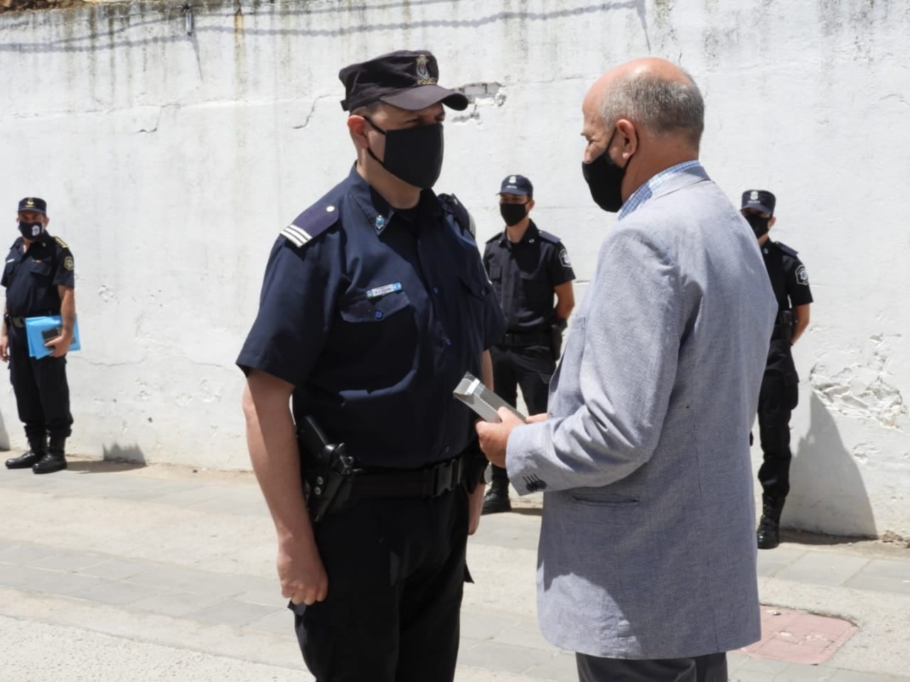 Reconocimiento a policías rosaleños