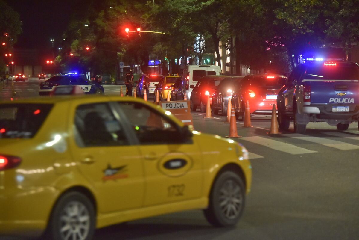 Refuerzan los controles policiales nocturnos en Córdoba