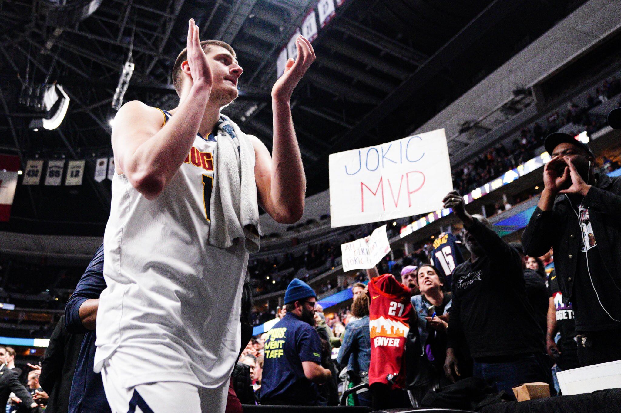 Nikola Jokic se convirtió en el MVP de la NBA por segundo año consecutivo.