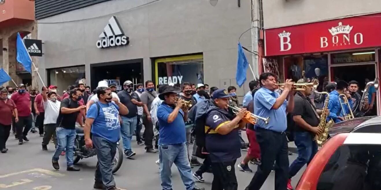 La protesta de los colectiveros jujeños tuvo respuesta por parte de las empresas y este lunes retoman sus labores.