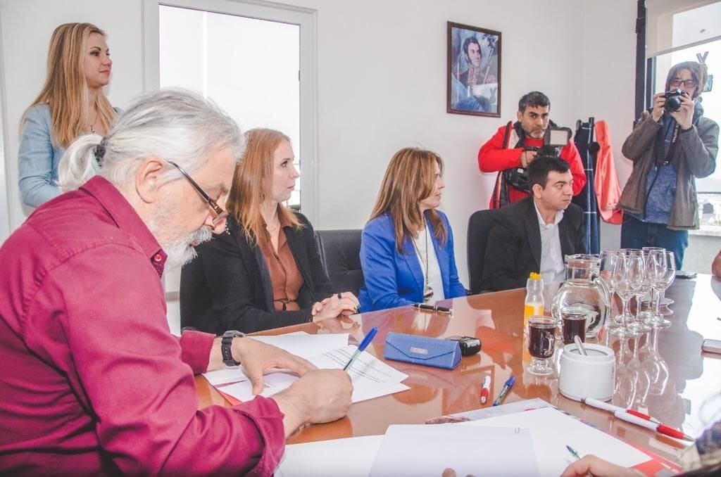 Ushuaia firma un convenio de turismo provincial de cooperación técnica