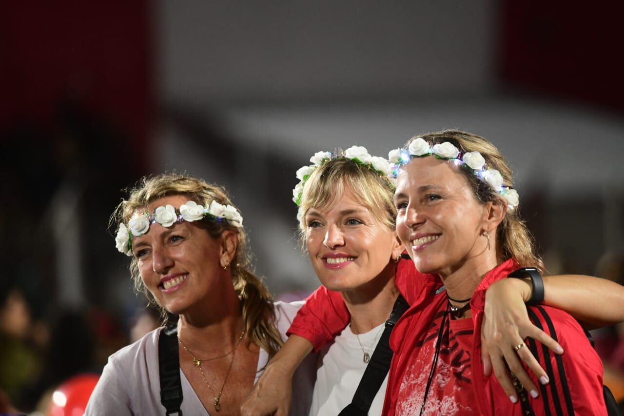 Las fans de Luis Miguel dentro del estadio.