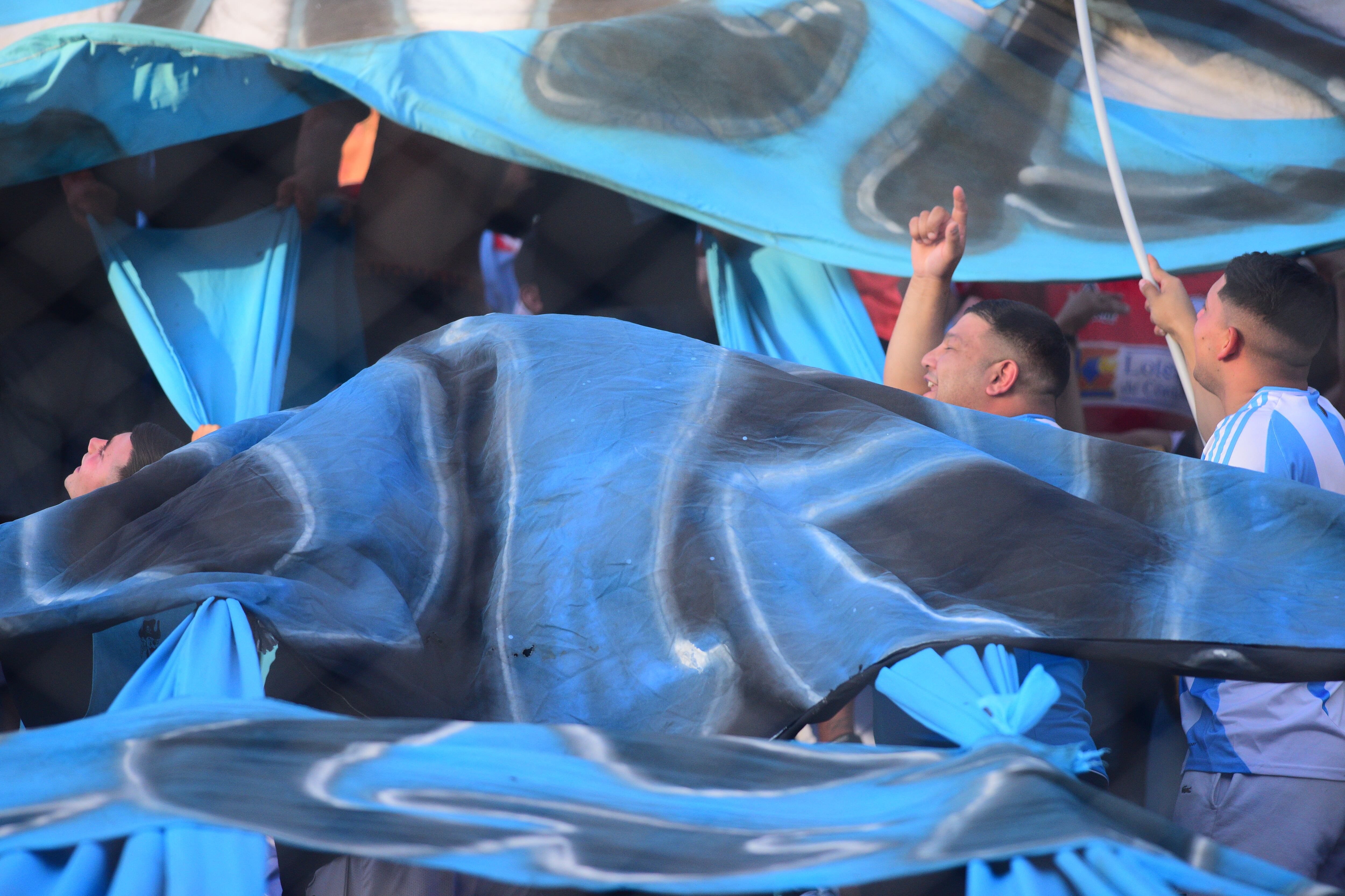 Ante su público Belgrano jugó su último partido de local del año contra Estudiantes en el Gigante de Alberdi. Foto Javier Ferreyra