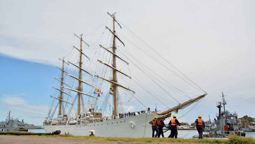 La Fragata ARA “Libertad” está varada en La Plata.