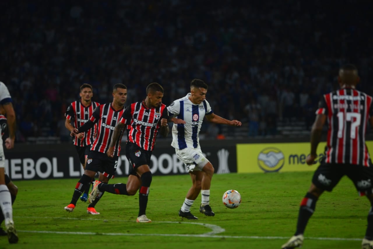 Talleres y São Paulo, en duelo por la primera fecha del Grupo B de la Copa Libertadores 2024. (Nicolás Bravo / La Voz)