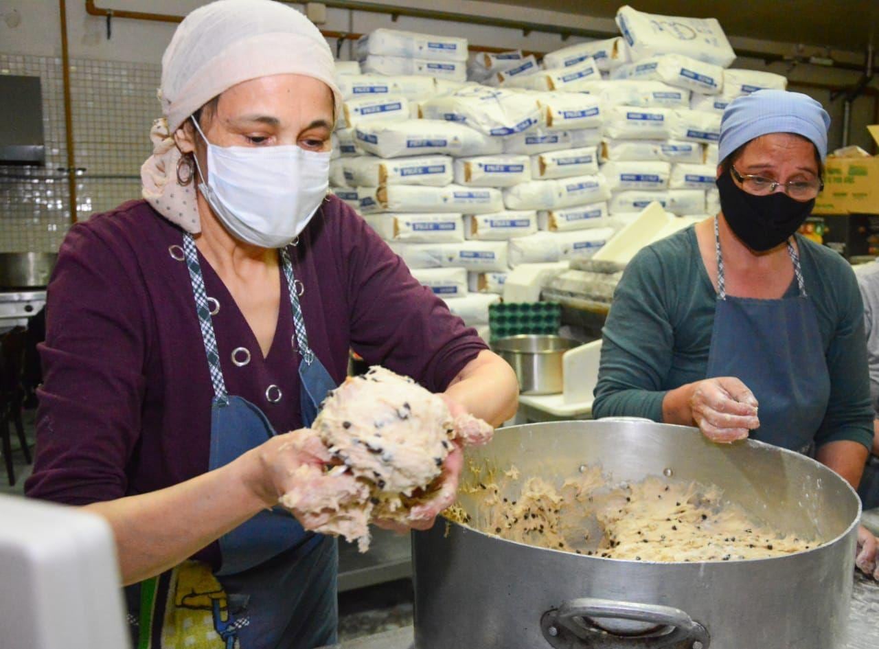 EL Municipio se encuentra elaborando pan dulce para entregar a las familias que asistió durante la pandemia.