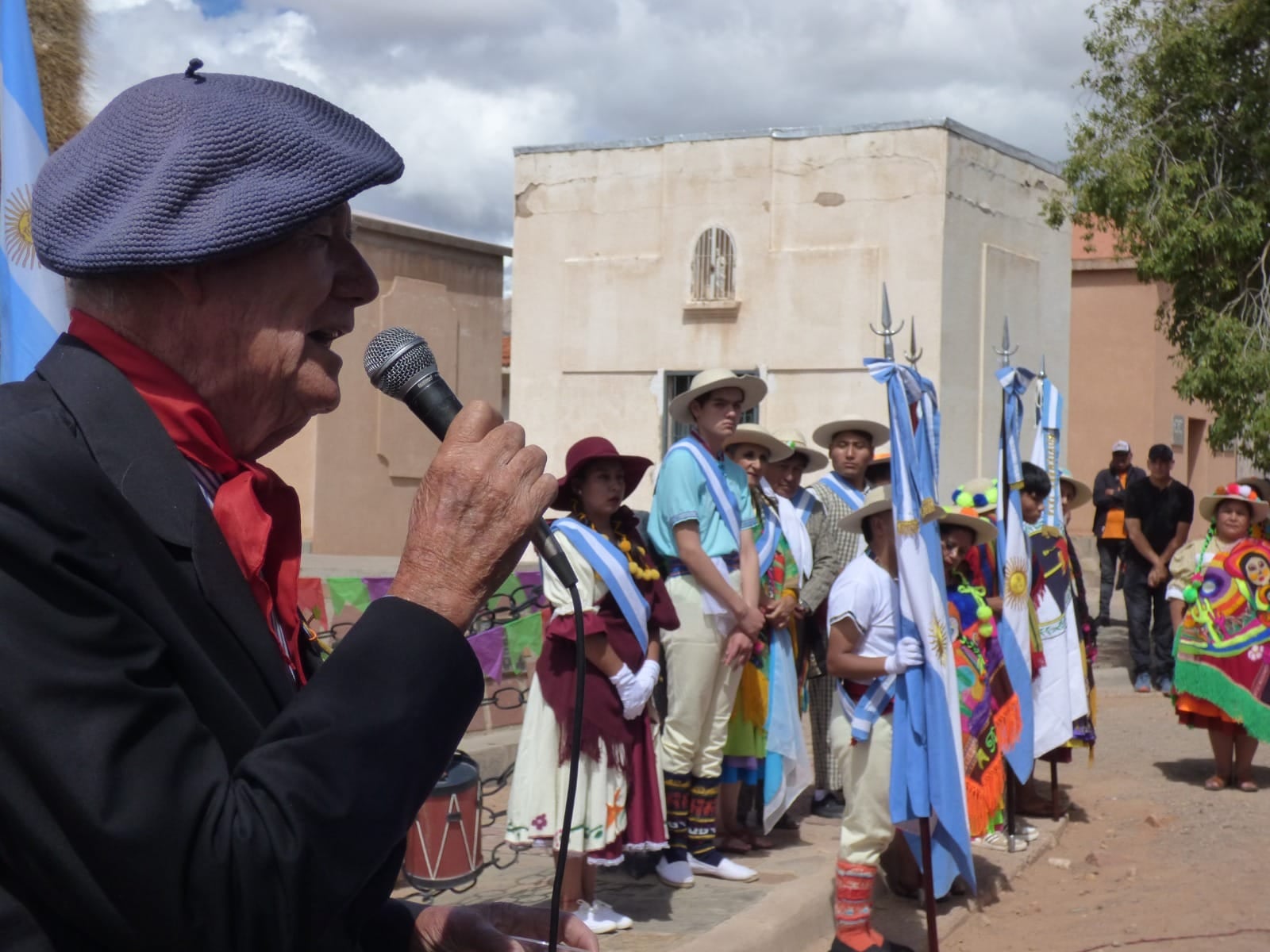 Carlos Zaldívar pronunció emotivas palabras recordando a su padre y agradeció el homenaje que permanente hacen los humahuaqueños a su memoria.