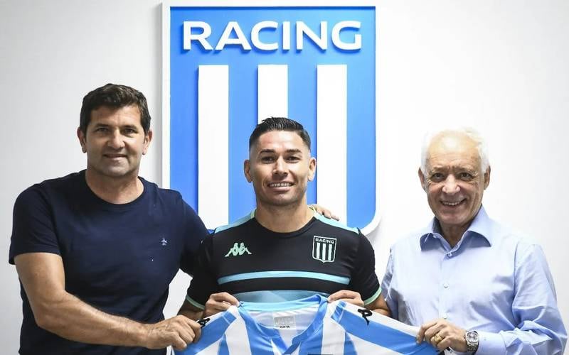 Oscar Opazo junto a Rúben Capria y Víctor Blanco en su presentación en Racing