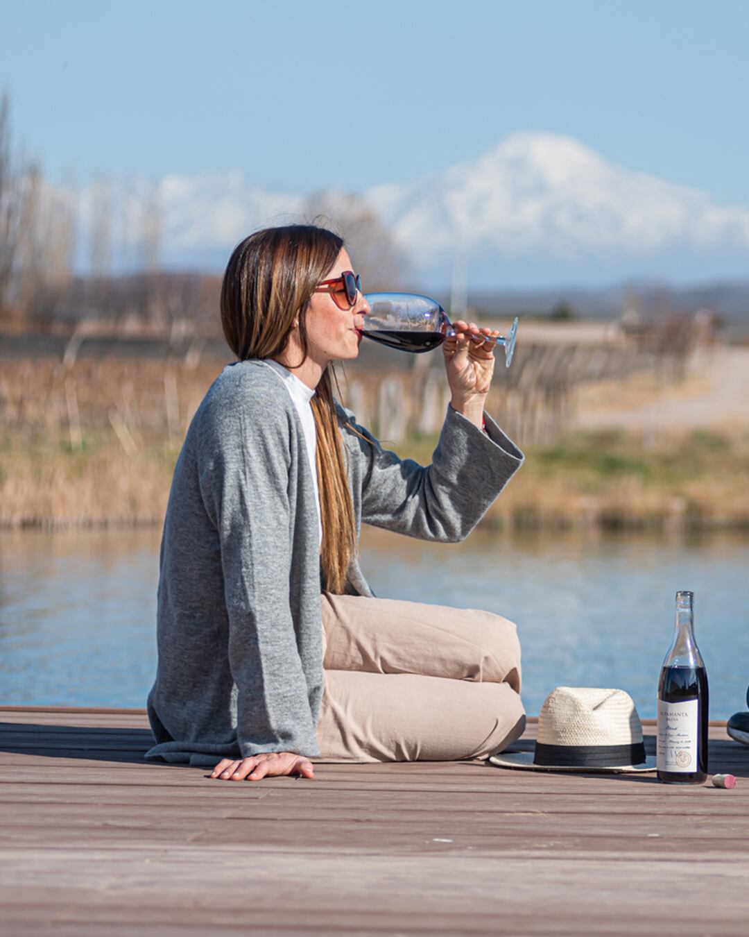 Picnic Alpamanta, con vista a su lago.