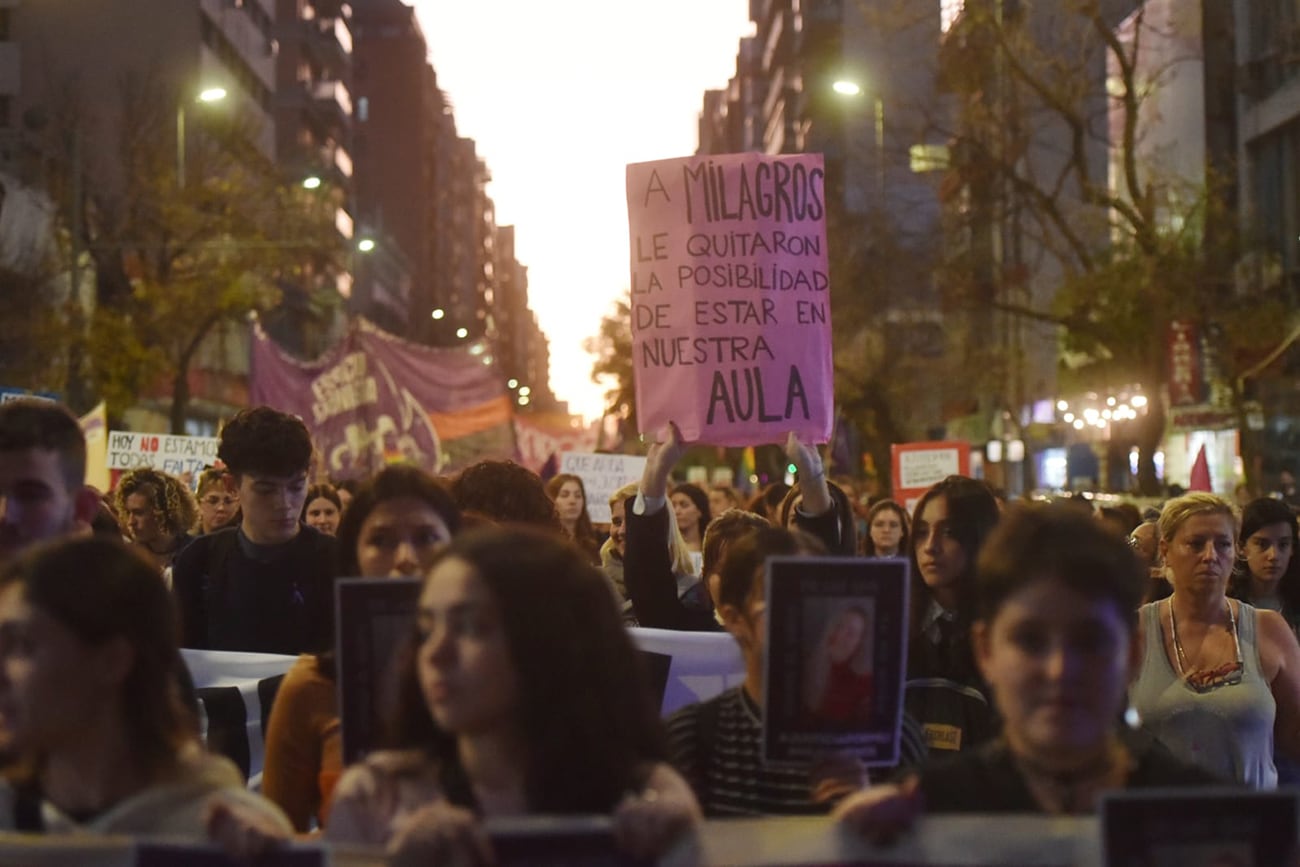 Comenzó y es multitudinaria la marcha Ni Una Menos en Córdoba. (La Voz/Facundo Luque)