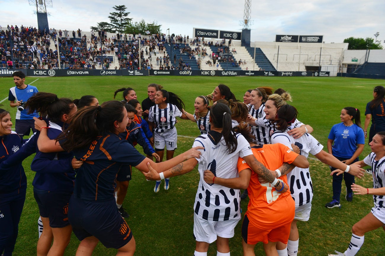 Talleres le ganó a All Boys y pasó a la final del torneo de fútbol femenino. (Nicolás Bravo / La Voz)