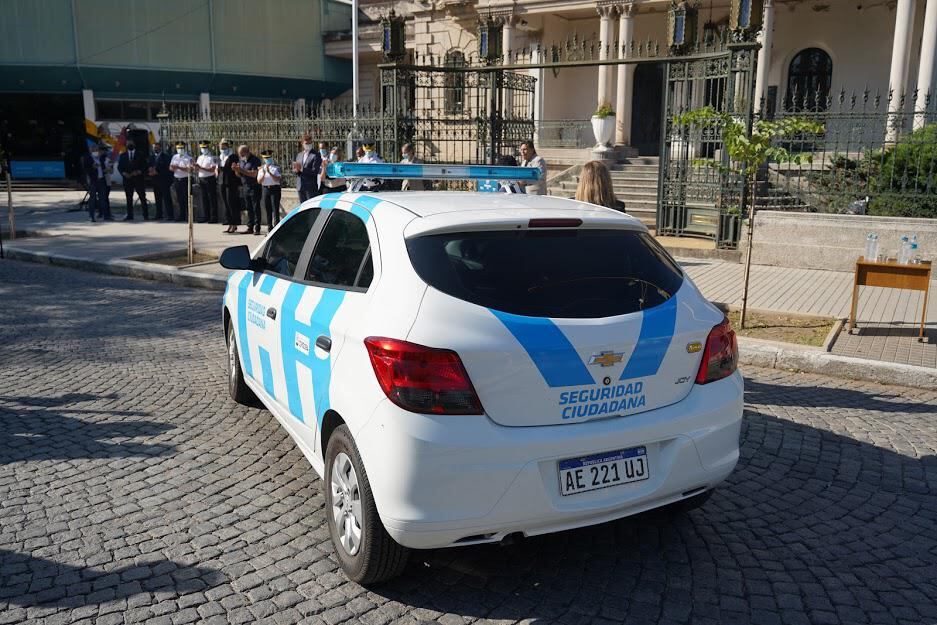 El intendente de la ciudad recibió el vehículo. (Foto: El Periodico)