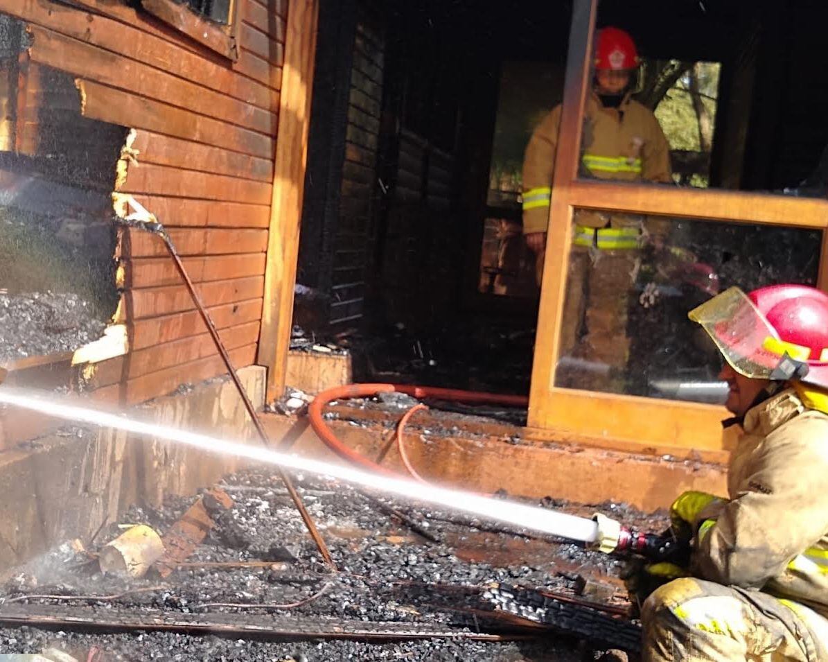 Bomberos Voluntarios de Iguazú lograron salvar una vivienda.