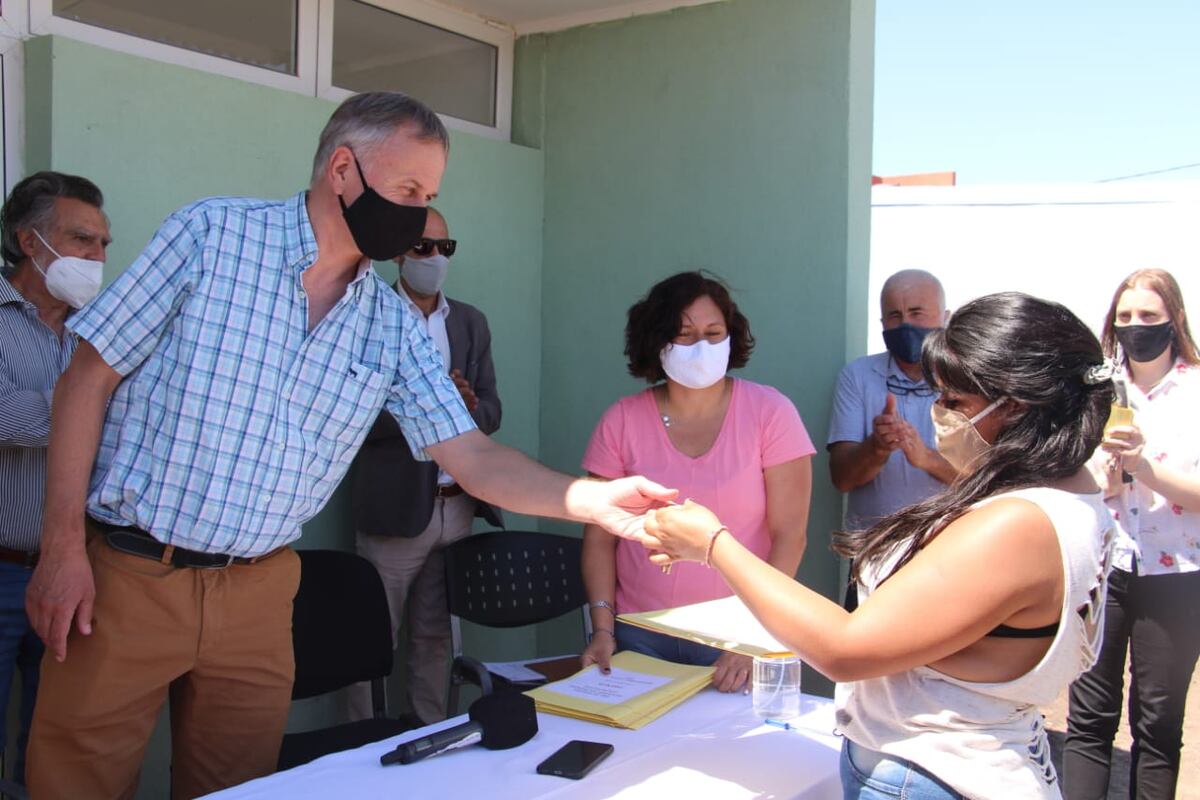 El Municipio de Tres Arroyos entregó cuatro nuevas viviendas