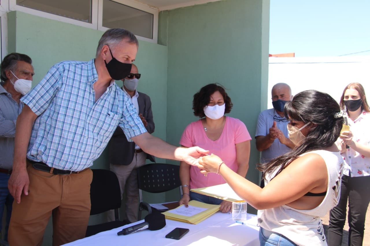 Entrega de cuatro nuevas viviendas en el Barrio Villa Italia en Tres Arroyos