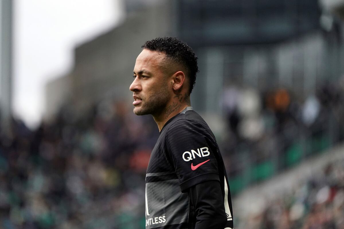 Neymar estuvo de fiesta tras su dura lesión con el PSG: póker, shisha y polémica