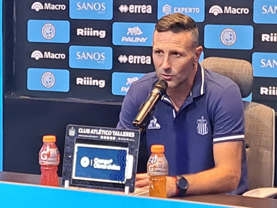 Walter Ribonetto, DT de Talleres en la conferencia de prensa después del clásico con Belgrano. (La Voz)