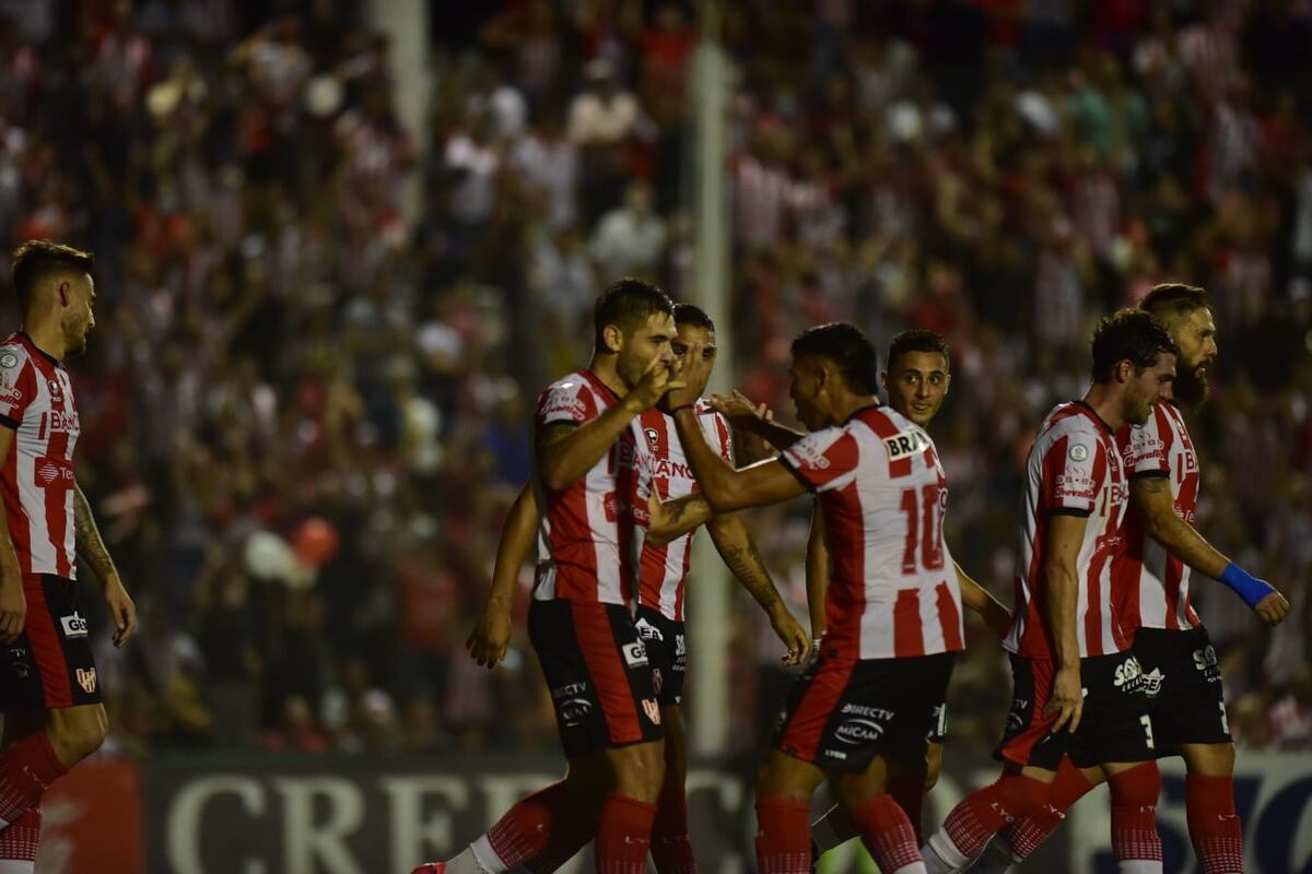 Santiago Rodríguez y el Tano Graciani, los socios del gol en Instituto
