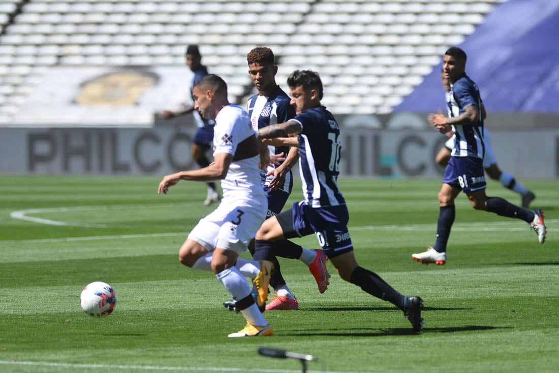 Talleres contra Platense en el Estadio Kempes.  (José Gabriel Hernández)