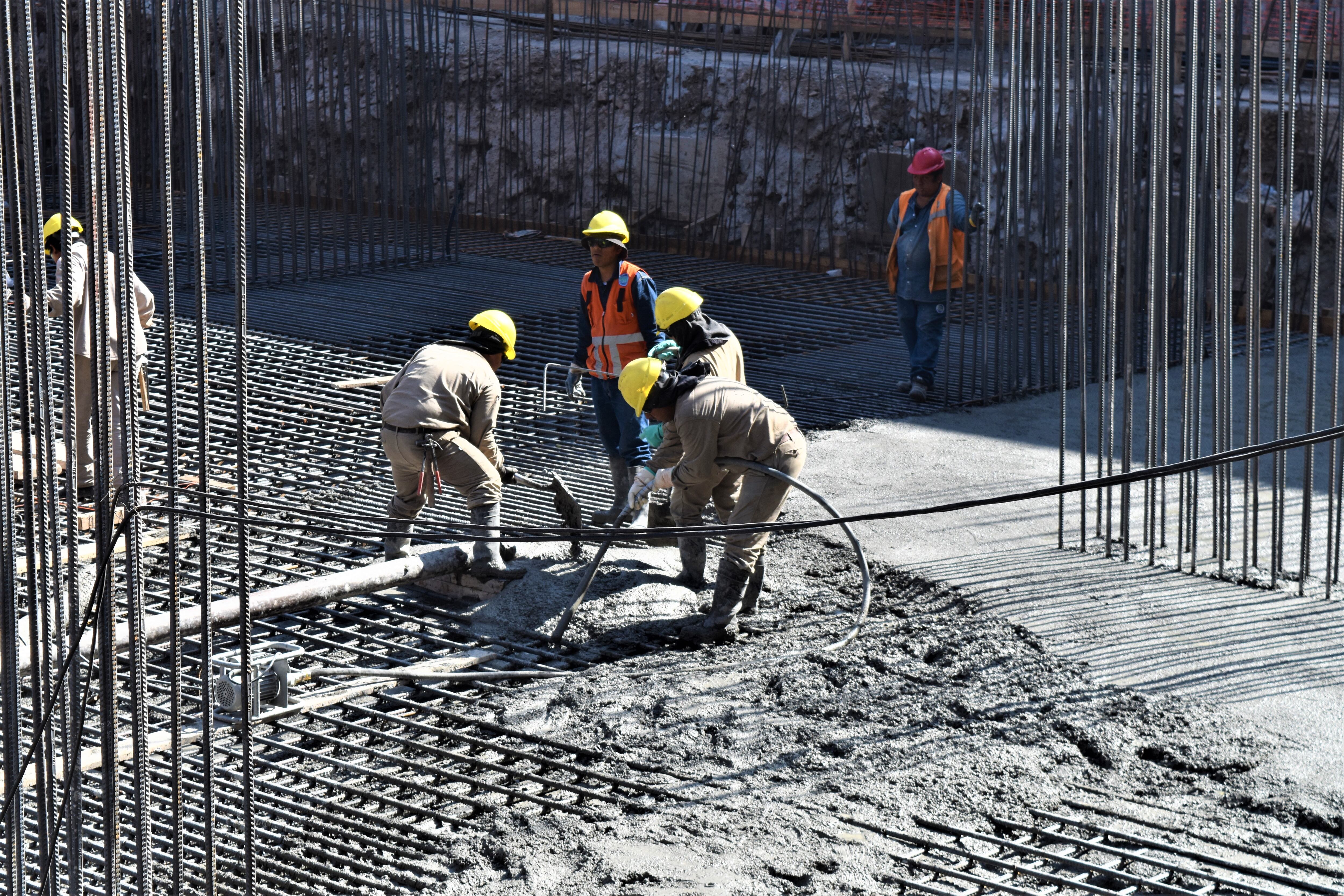 Intensa labor se registró el pasado fin de semana en el predio de avenida 19 de Abril entre las calles Lavalle y Otero, donde se levanta la Torre Villanueva.