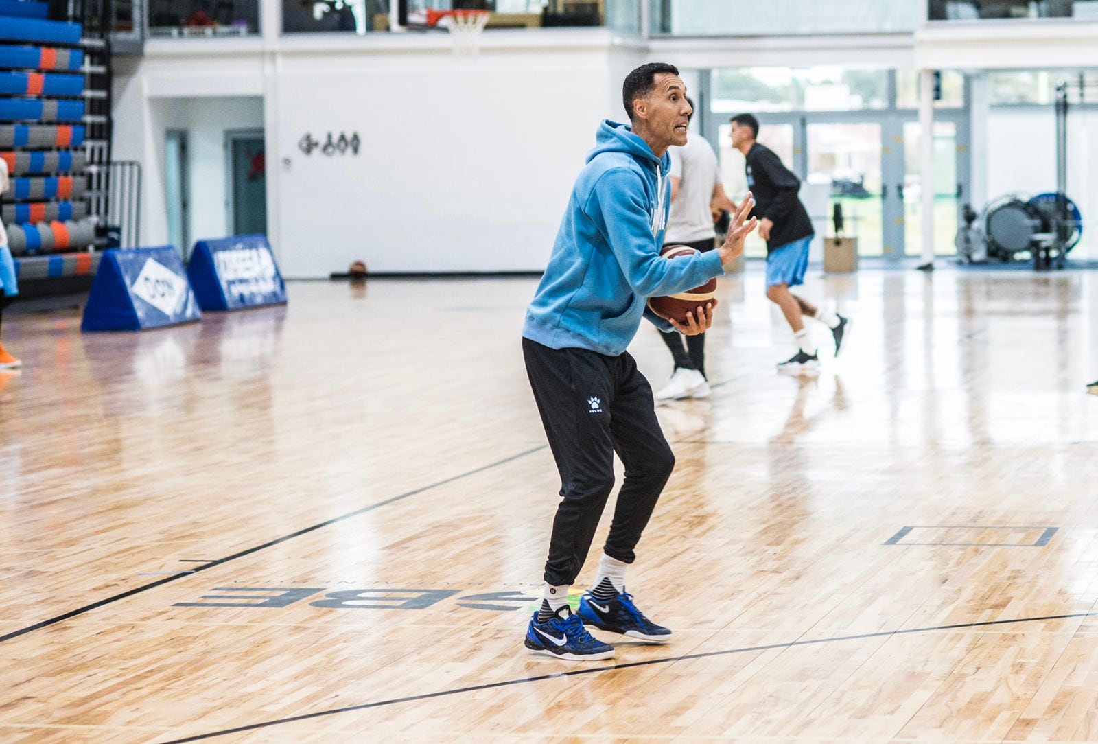 Pablo Prigioni dirgió su primera práctica como entrenador principal de la selección y debuta el sábado frente a Islas Vírgenes en la AmeriCup. (Prensa CABB)