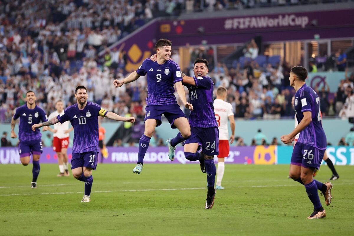 Julián Álvarez ayudó a un hincha a cumplir una emocionante promesa en el Mundial de Qatar 2022