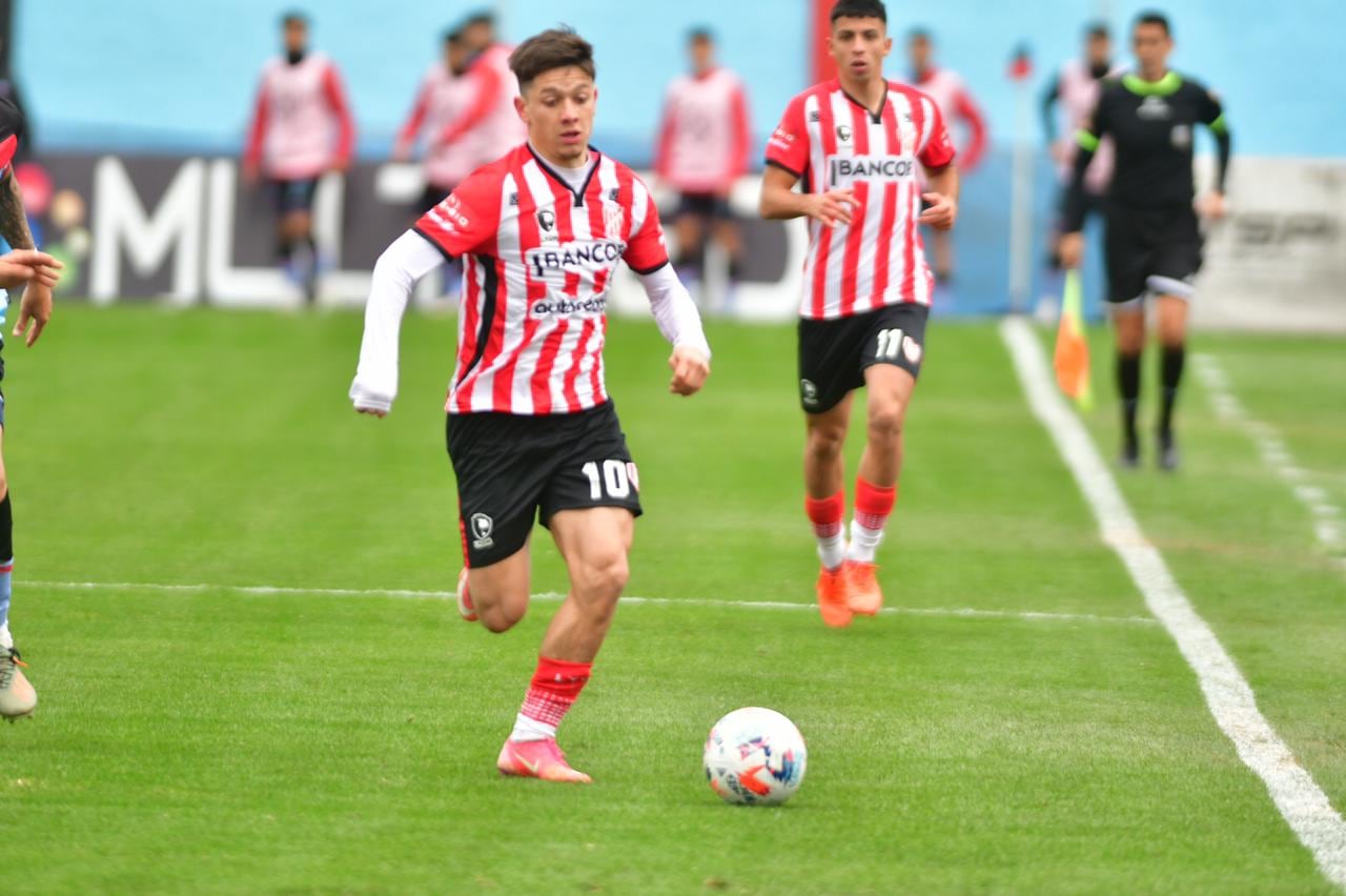 Garro, la cuota de fútbol de Instituto en mitad de cancha. (Foto: Federico López Claro)